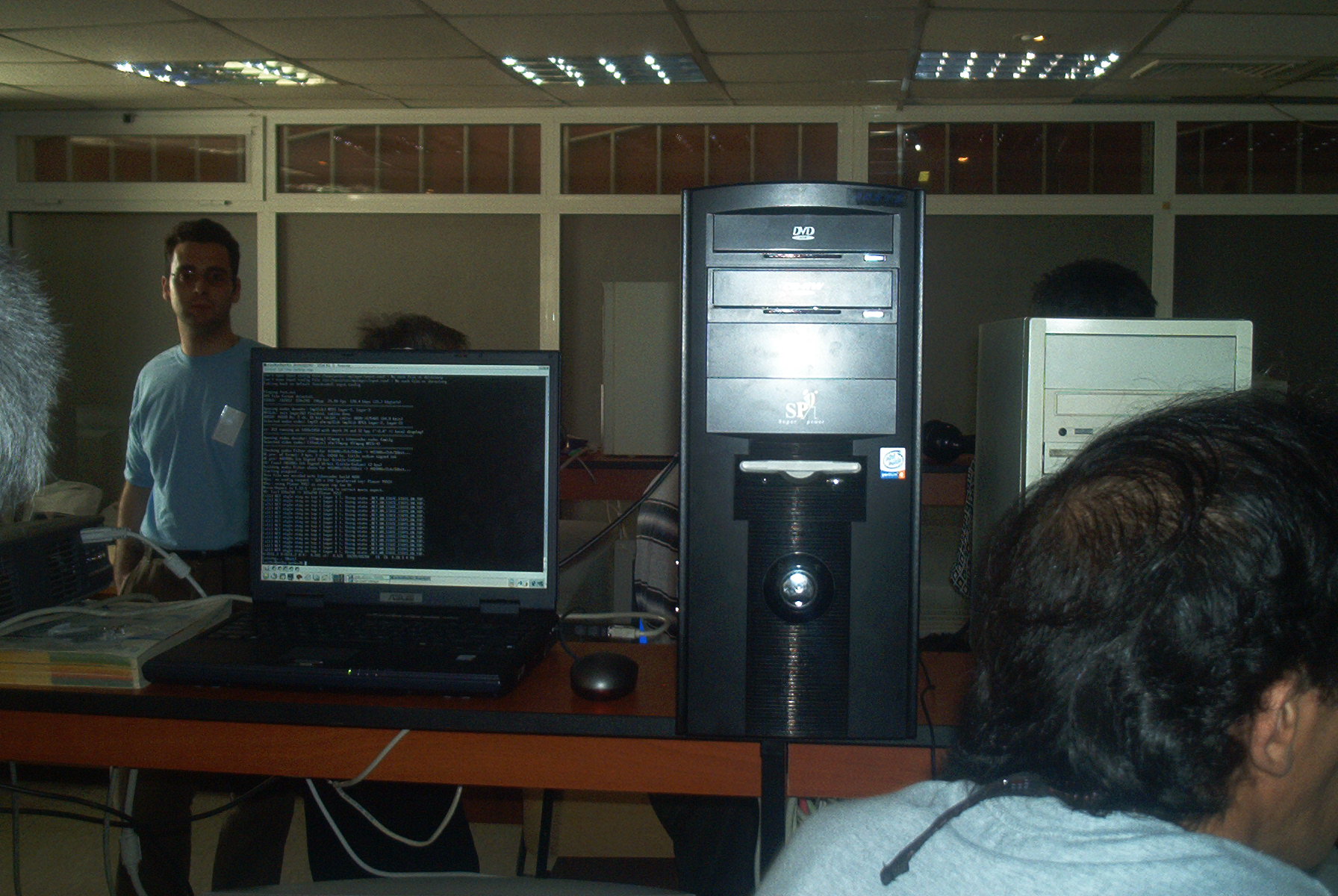 /var/www/download//fest/linux-demo-fest//.thumbs/IM000106.jpg